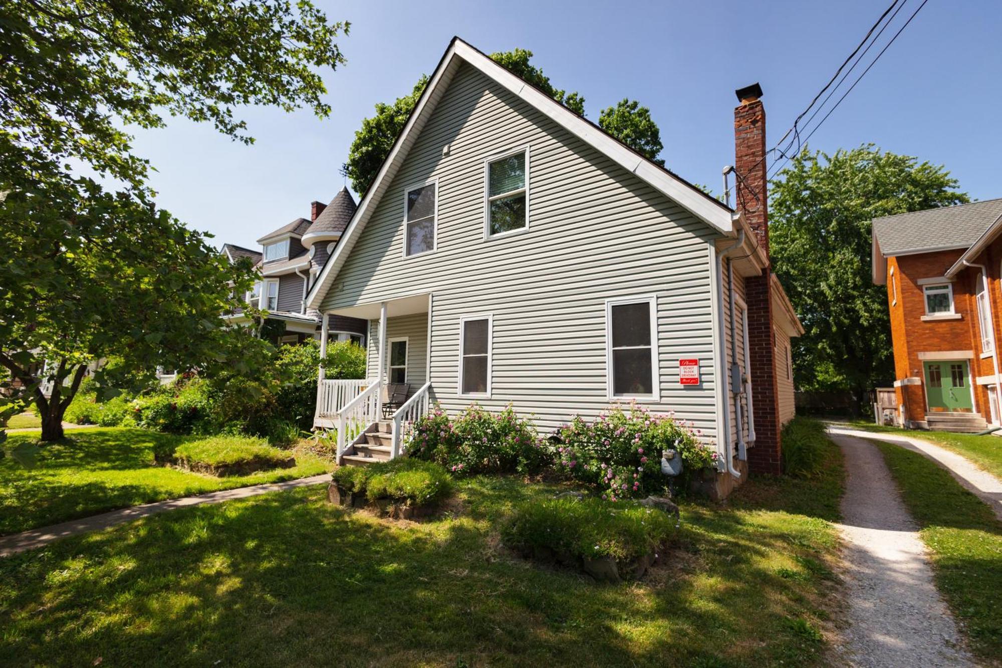 Home Steps From Oberlin エクステリア 写真